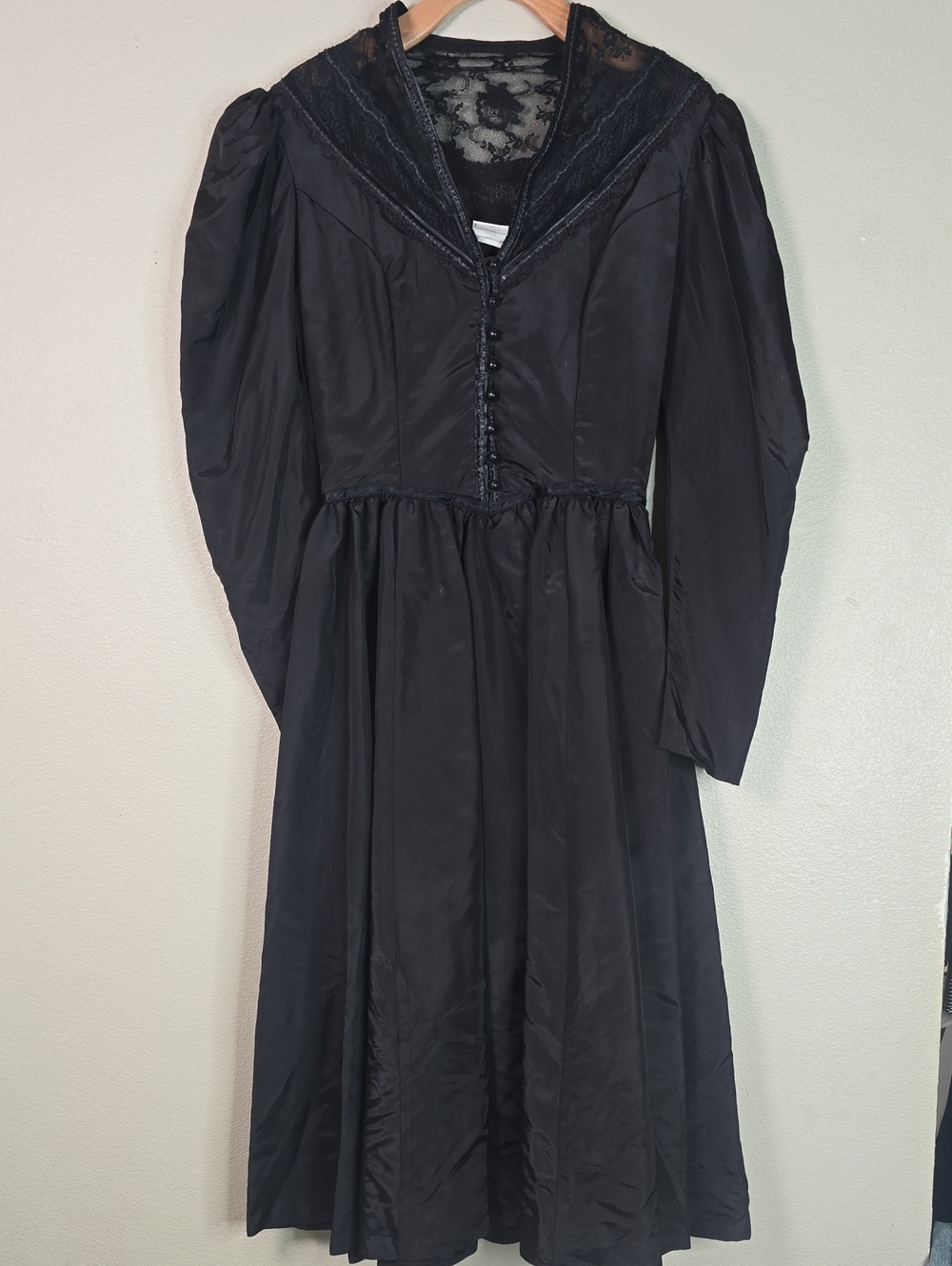 Vintage 70' Gunne Sax Black Taffeta Victorian Gothic Whimsigoth Midi Dress Sz 7.